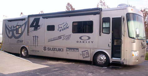 Cut Vinyl Lettering: Sportslink motorcoach with cut vinyl lettering and graphics.